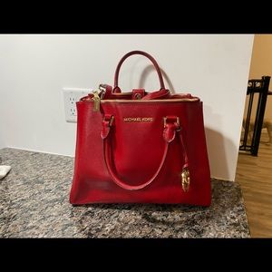 Michael kors leather red hand bag in good condition.